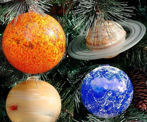 Accent your Christmas tree with the awe inspiring majesty of our solar system with these planetary ornaments. This beautiful set features nine hand blown glass sculptures -  from Earth to the most distant planets in our vast solar system. Pretty Christmas Ornaments, Diy Tree Topper, Glam Christmas Decor, Easy Christmas Ornaments, Diy Christmas Tree Topper, Solar System Planets, Diy Christmas Tree Ornaments, Diy Xmas Gifts, Photo Christmas Ornaments