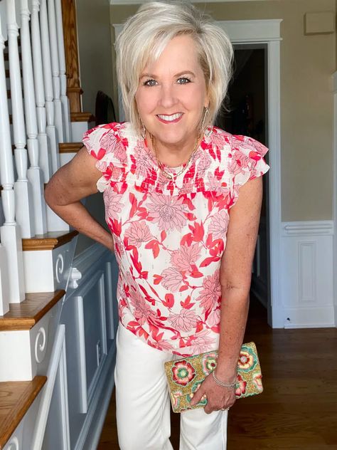 CASUAL ELEGANCE WHEN YOU ARE OVER 50 - 50 IS NOT OLD Tania Stephens, Haircuts For Women Over 40, 50 Is Not Old, Blonde Hairstyle, Blonde Pixie Cut, Amazon Influencer, White Floral Top, Pink Clothes, Messy Short Hair