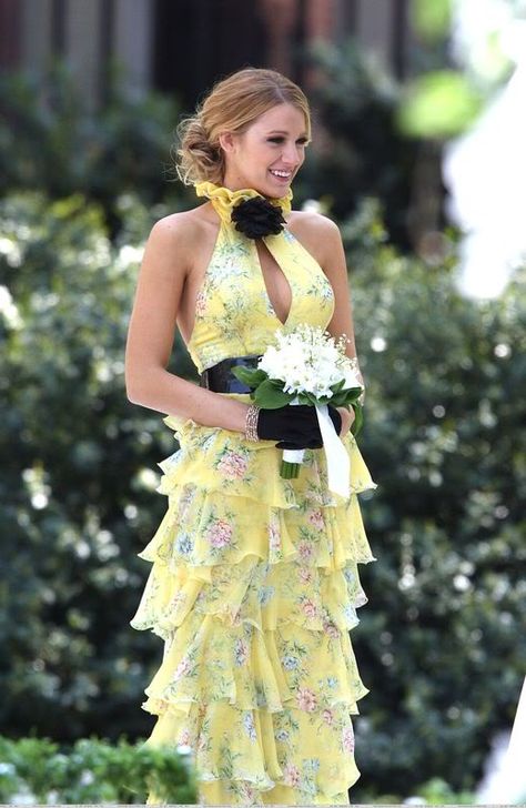 Serena's Epic Ralph Lauren Dress. One of my favourite looks on her Gossip Girl Wedding, Estilo Gossip Girl, Blake Lively Style, Gossip Girl Outfits, Halter Prom Dresses, Serena Van Der Woodsen, Gossip Girl Fashion, Leighton Meester, Girl Celebrities