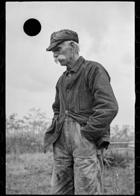 Ben Shahn, Old Fisherman, Figure Reference, Old People, Documentary Photography, Weird And Wonderful, 인물 사진, Library Of Congress, Black Hole