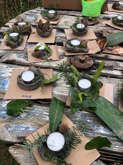 Forest School Xmas Crafts, Christmas Crafts Reggio Emilia, Reggio Emilia Christmas Crafts, Seasonal Nature Table, Forest School Christmas Activities, Forest School Christmas Decorations, Reggio Christmas Crafts, Winter Forest School Ideas, Forest School Preschool