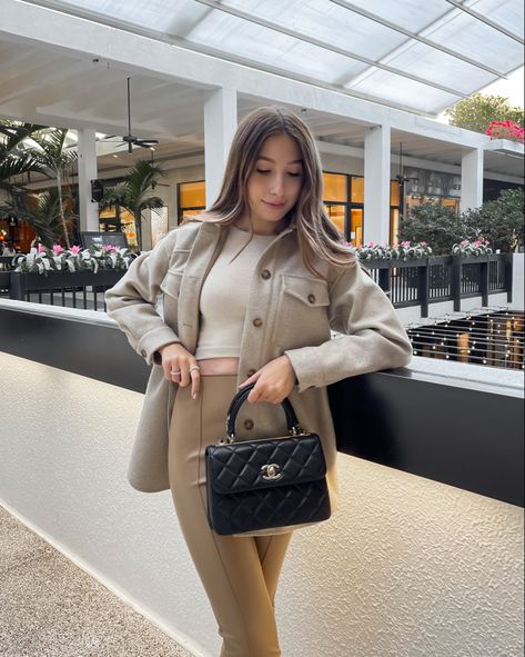 Chanel trendy cc , chanel bag, black chanel purse, quilted chanel , zara, zara outfit, beige outfit, neutral, monochromatic, shacket , #chanel #chanelbag #chaneltrendycc #shacket #zara #zarastyle Chanel Trendy Cc Outfit, Black Chanel Purse, Mini Bag Outfit, Chanel Trendy Cc, Outfit Beige, Beige Outfit, Zara Outfit, Zara Fashion, Chanel Purse