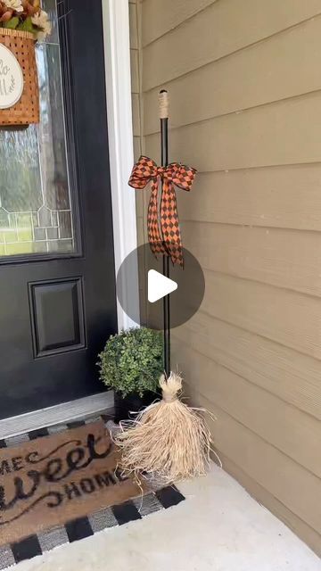 Rachael Clark on Instagram: "DIY Witches Broom and if you have a robotic vacuum you can make it enchanted!  I grabbed all my materials from @dollartree except the raffia I got from Walmart! 🧙‍♀️" Witch Broomstick Diy, Witch Broom Diy, Diy Witches Broom, Diy Witch Broom, Fall Broom, Diy Witches, Bedroom Planner, Broom Parking, Witch On A Broom