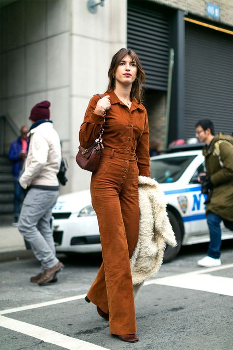 Chique Outfit, 70s Inspired Fashion, 70s Outfits, Jeanne Damas, Street Style 2017, Looks Street Style, Fashion Weeks, Mode Inspo, Look Vintage