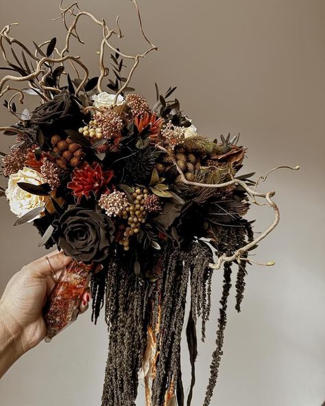 Persephone Bouquet, Halloween Flowers Bouquet, Become A Florist, Vampire Wedding, Dark Wedding Theme, Skeleton Flower, Gothic Flowers, Goth Garden, Wedding Color Trends