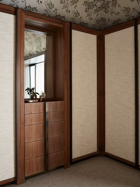 Art Deco Closet, Deco Wardrobe, Art Deco Wardrobe, Laundry Room Closet, Wardrobe Door Designs, Townhouse Designs, Interiors Dream, Modern Door, Wardrobe Doors