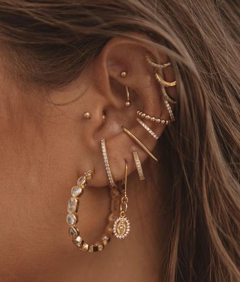 Jay.Nicole on Instagram: “Ear candy 🍭” Ear Piercings Placement Chart Baddie, Ear Piercing Ideas Minimalist, Ear Piercings Design, Unique Ear Piercings, Ear Piercings Chart, Pretty Ear Piercings, Cool Ear Piercings, Cute Ear Piercings, Ear Style