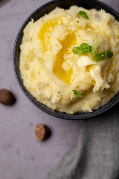 Fluffy KitchenAid Mashed Potatoes - Super Easy - Lexa's Recipes Mashed Potatoes Kitchenaid Mixer, Kitchenaid Mashed Potatoes, Kitchenaid Mashed Potatoes Recipe, Mashed Potatoes From Scratch, Kitchen Aid Recipes, Homemade Mashed Potatoes, Mashed Potatoes Recipe, Gluten Free Potatoes, Potato Ricer