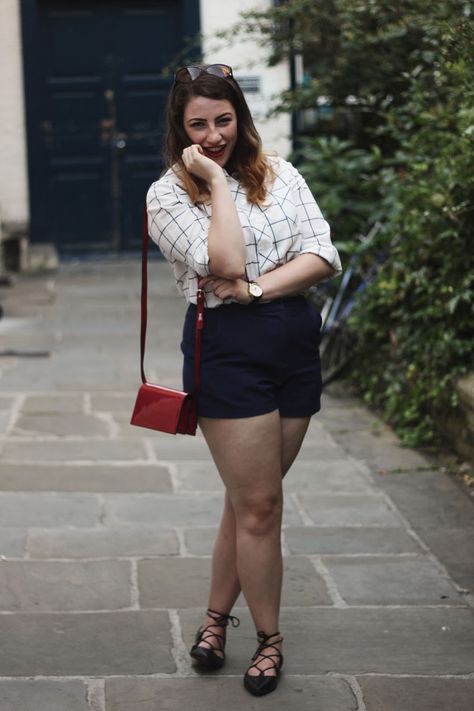 Outfit Photos, Clothing Blogs, Asos Petite, Pretty Legs, Petite Shorts, Lovely Legs, Arab Women, Uk Fashion, Toyota Camry