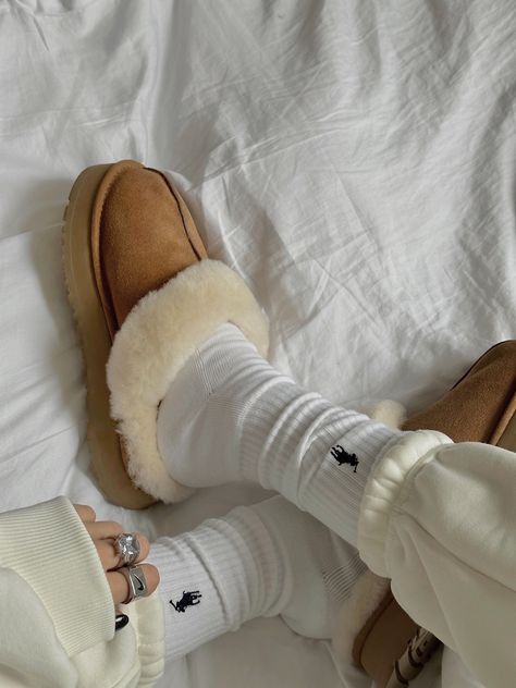 Cozy Winter Slippers, Ugg Slipper Aesthetic, Ugh Disquette Slipper, Ugh Disquette Slipper Outfit, Slipper Outfit, Ugg Coquette Slippers, Cute Uggs, Ugh Boots, Slippers Outfit