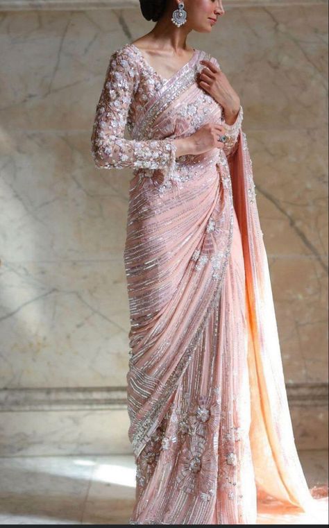 Saree Wearing Styles, Reception Outfit, Fashionable Saree Blouse Designs, Fancy Sarees Party Wear, Indian Fashion Saree, Saree Designs Party Wear, Bridal Dress Fashion, Traditional Indian Outfits, Manish Malhotra