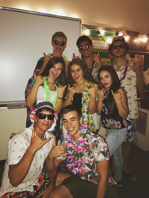 Tourist Outfit Spirit Week Cute, Animal Spirit Day Outfit, Hawaii School Spirit Day, Beach Tourist Outfit, Surfer Day Spirit Week Outfits, Hawaii Day Spirit Week, Hawaiian Spirit Day, Tourist Day Spirit Week, Tropical Day Spirit Week