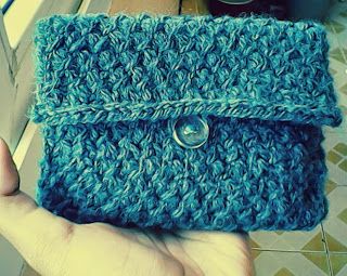 Free pattern: knitted pouch | Holy's stuff Knitting Bag Pattern, Knit Purse, Knitting Paterns, Stitch Gift, Crochet Market Bag, Free Knitting Patterns, Pouch Pattern, How To Purl Knit, Twist Ring