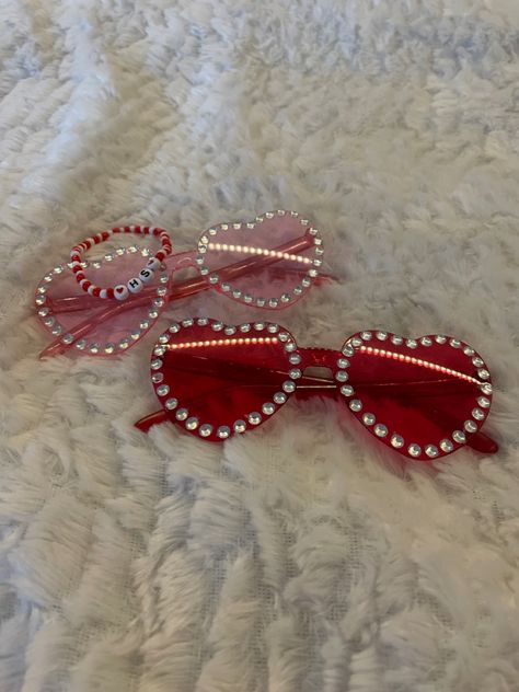 Bedazzled Heart Glasses, Heart Glasses Decorated, Decorated Heart Glasses, Bedazzled Heart Sunglasses, Heart Glasses With Beads, Bedazzled Glasses, Olivia Concert, Sombrero Cowboy, Diy Sunglasses