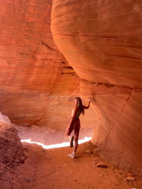 Antelope Canyon Picture Ideas, Arizona Picture Ideas, Grand Canyon Instagram, Grand Canyon Aesthetic, Canyon Picture Ideas, Grand Canyon Picture Ideas, Grand Canyon Pictures, Grand Canyon Camping, Poses For Instagram