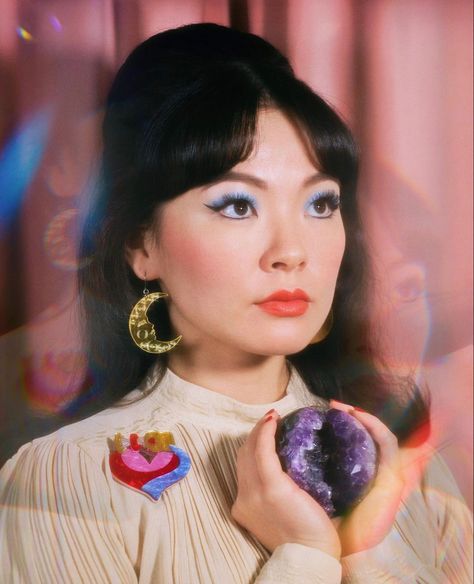 Witch Reference Photo, 1970s Witch Aesthetic, 1970s Witch, Fortune Teller Aesthetic, The Love Witch Aesthetic, Petra Aesthetic, Tarot Photoshoot, 60s Witch, Groovy Goth