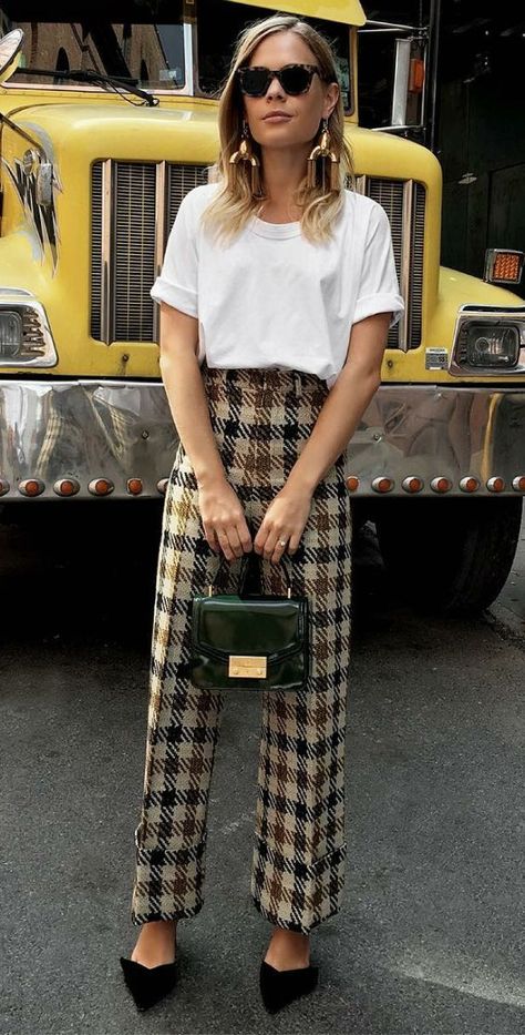 Culotte Outfit, T Shirt Branca, Mode Casual, Business Outfit, Mode Inspo, Work Style, Plaid Pants, Look Vintage, Looks Style