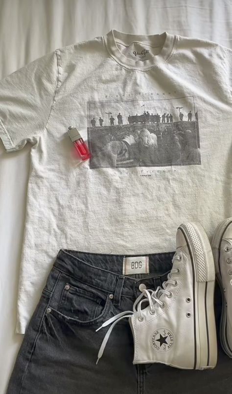 Plain Tshirt Outfit, White Converse Style, Outfit Ideas Converse, Outfit Ideas With Converse, Converse Outfit Summer, White Converse Outfits, Converse Fashion, Ootd Aesthetic, Downtown Outfits