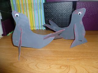 APOLOGIA SWIMMING CREATURES - PENNIPEDS (SEALS + WALRUSES) science experiment + crafts - Mama to 5 Blessings Seal Crafts For Kids, Wildlife Crafts, Under The Sea Animals, Seal Craft, Crafts For Preschoolers, Marine Science, Sea Mammal, Soundwave Art, Sunday School Crafts For Kids