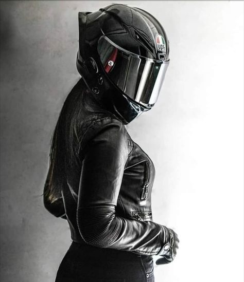 Women Bikers Photography, Racing Photoshoot, Eragon Saphira, Bike Pose, Biker Photography, Image Moto, Bike Photoshoot, Pretty Bike, Biker Love