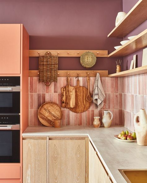 Boho Kitchen Backsplash, Kitchen Splashback Ideas, Small U Shaped Kitchen, Splashback Ideas, Kitchen Mood Board, Messy Kitchen, U Shaped Kitchen, Kitchen Splashback, Oak Kitchen