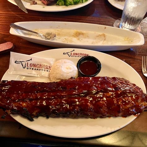 This is Longhorn Steak House’s full rack of babyback ribs. Smoky sweet goodness😋😋😋 Babyback Ribs, Longhorn Steakhouse, Bbq Steak, Steak House, Baby Back Ribs, Nyc Life, Food Heaven, Recipes From Heaven, Pretty Food