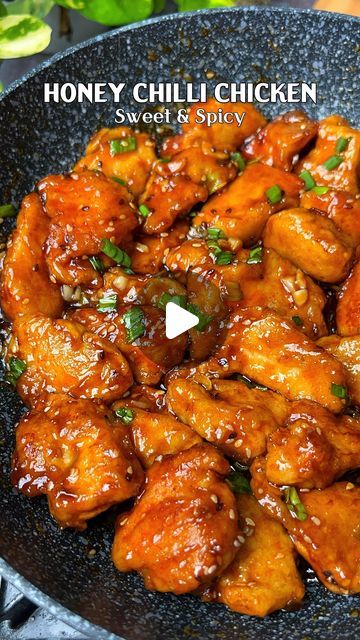 Korean Sweet Chili Chicken, Honey Chilli Chicken Recipes, Spicy Honey Garlic Chicken, Honey Chilli Chicken, Red Chilli Sauce, Spicy Honey Chicken, Green Chilli Sauce, Chilli Chicken Recipe, Honey Chicken Recipe