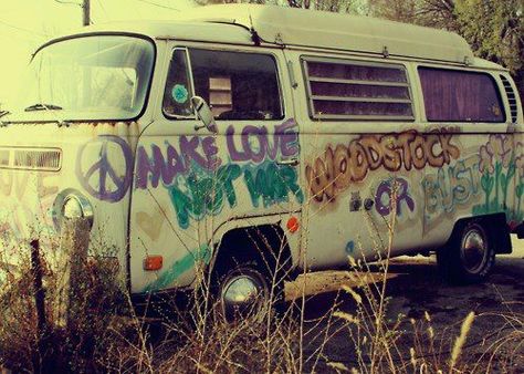 T3 Vw, Woodstock 1969, Hippie Bus, Combi Volkswagen, Hippie Aesthetic, Vw Vintage, Hippie Van, Vw T6, Happy Hippie