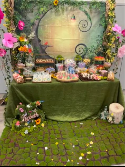 Fairytale Classroom, Fairies Forest, Enchanted Forest Cake, Wedding Sweet Cart, Deb Ball, Enchanted Forest Prom, Enchanted Forest Birthday Party, Enchanted Forest Decorations, Woodland Room