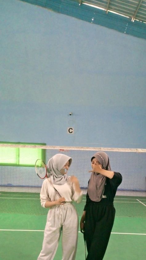 Ootd Badminton, Outfit Jogging Hijab, Ootd Jogging, Outfit Jogging, Jogging Outfit, Hijab Aesthetic, Casual Hijab, Casual Hijab Outfit, Outfit Hijab