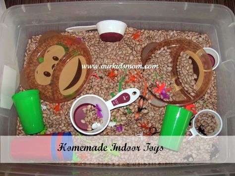 Beat the indoor sillies! Kids love to scoop, pour and dump... build an indoor sandbox (no sand involved)! Jungle Sensory Bin, Bean Sensory Bin, Sensory Bin Diy, Indoor Sandbox, Handmade Christmas Presents, Curious George Birthday Party, Rainy Day Activity, Curious George Birthday, Sensory Activity