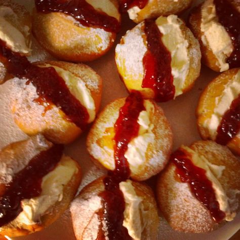 Devonshire Splits (cream buns). Recipe for these old-fashioned tea-time treats on my blog: http://lipsmackintreats.wordpress.com/2013/06/25/devonshire-splits-cream-buns/ Devonshire Split Buns, Devonshire Splits Recipe, Devonshire Splits, Cream Buns Recipe, Cream Buns, British Baking Show Recipes, Cream Bun, British Cooking, British Dishes