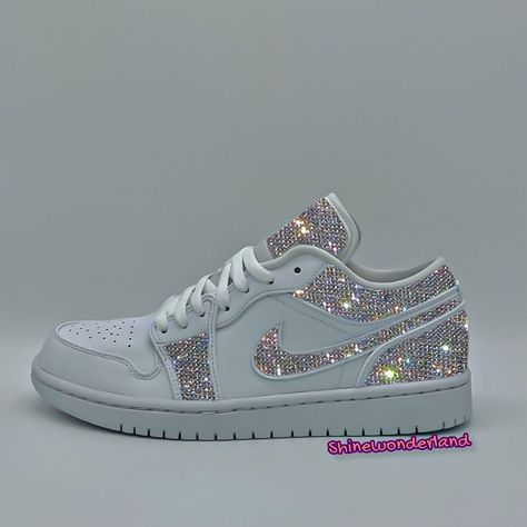 Bedazzled Shoes Diy, New Converse Shoes, Bedazzled Shoes, Casual Shoes Women Sneakers, Nike Shoes Women Fashion, Custom Sneakers Diy, Pretty Sneakers, Custom Shoes Diy, Preppy Shoes