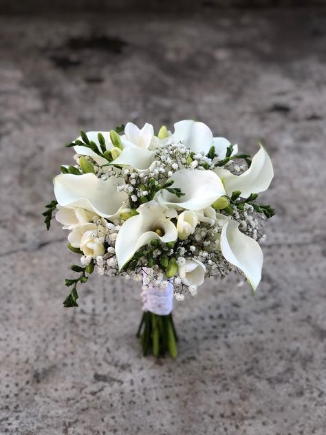 Bridal Bouquet Cala Lily, Bride White Bouquet, Bridal Bouquette, Cala Lily Bouquets, Orchid And Eucalyptus Bouquet, Lillies Wedding Boquet, White Roses And Calla Lily Bouquet, Lily Bridal Bouquet White, White Wedding Flowers Bouquet Calla Lily