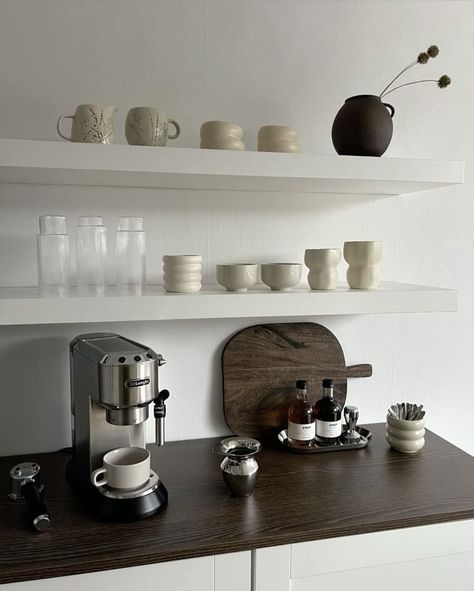 Home Coffee Stations, Coffee Bar Home, Coffee Corner, Apartment Decor Inspiration, Dream Apartment, Dream House Interior, Apartment Inspiration, Minimalist Kitchen, Dream House Decor