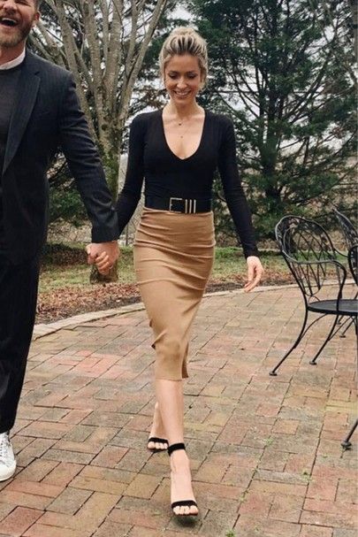 Beige Pencil Skirt Outfit, Very Cavallari, Kristin Cavallari Style, Pencil Skirt Outfit, Tan Midi Skirt, Beige Pencil Skirt, Celebrity Style Guide, Ribbed Skirt, Pencil Skirt Outfits