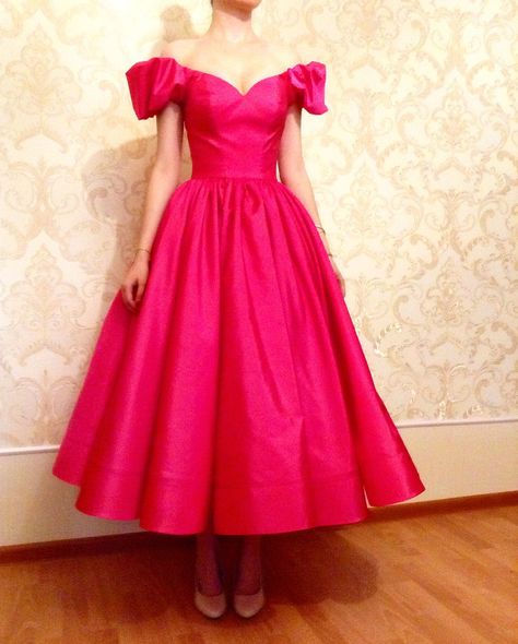 Barbie Theme Dress For Women, Pink Barbie Outfits For Women, Pink Barbie Dress For Women, Barbie Theme Dress, Barbie Pink Dress, Midi Dress Outfit, Midi Gowns, Balmain Dress, Mirror Shot