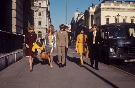 Mary Quant Fashion, London 60s, Mod Outfit, Apple Boutique, 60s London, Magazine Titles, Swinging 60s, Swinging London, Carnaby Street