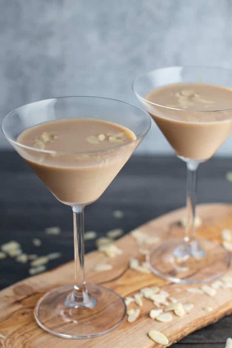 My Toasted Almond Cocktail is a refreshing dessert in a glass with the full taste of amaretto and kahlua to compliment. #toastedalmond #dessertcocktail #drinks #cocktails Almond Drink Recipe, Toasted Almond Drink, Almond Cocktails, Almond Drink, Vacation Drinks, Boat Drinks, Winter Cocktails Recipes, Chocolate Martini, Creamy Recipes