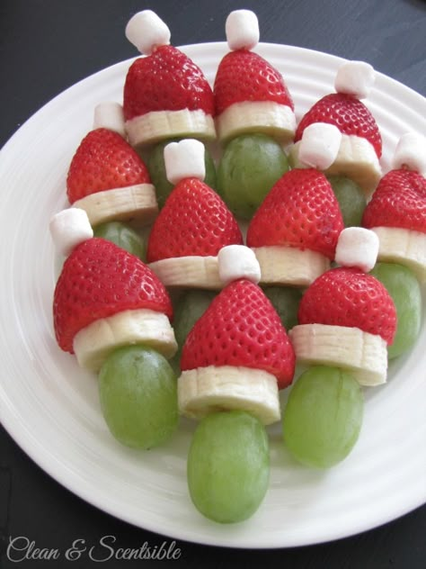 Grinch Fruit, Grinch Fruit Kabobs, Christmas Breakfast Ideas, Healthy Christmas Snacks, Oreo Truffle, Beef Stroganoff Crockpot, Menu Sarapan Sehat, Potpourri Christmas, Grinch Party