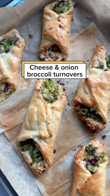 Fatima | BLW | Toddler Meals | Family Meals on Instagram: "📌 Hit the save button to come back to this later Cheese and onion broccoli turnovers. These were really delicious & makes for a perfect family friendly lunch! This recipe will give you 8 turnovers. Ingredients - 1 roll of puff pastry - 1/2 head of broccoli - 1/4 red onion - handful of cheddar cheese Method: - preheat the oven to gas mark 5/ 180 degrees - Cut & then boil/ steam your head of broccoli & then allow to cook all the way down (should be cold) - sprinkle your cheese, broccoli & onion - Cut your puff pastry into 8 squares - Fold opposite ends of each square over each other & brush with egg or milk - Pop into the oven for 20-25 minutes or until golden brown Enjoy!" Cheese Broccoli, Mark 5, Savory Pastry, Perfect Family, Pastry Recipes, Toddler Meals, Puff Pastry, Leeks, Golden Brown