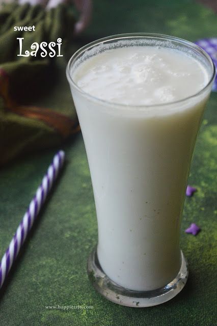 Sweet Lassi, Strawberry Lassi, Methi Recipes, Lassi Recipe, Pineapple Drink, Indian Chai, Yogurt Drink, Lassi Recipes, Indian Drinks