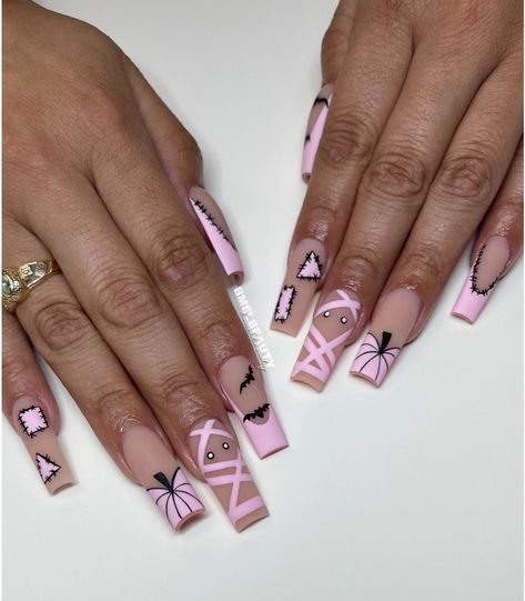 Fall Nails Birthday, Cute Halloween Nail Designs Pink, Halloween Patchwork Nails, Pink Mummy Nails, Pink Fall Nails Acrylic, Pink Spooky Nails Short, Girly Halloween Nails Pink, Pink Fall Nails Short, Pink Halloween Nail Ideas