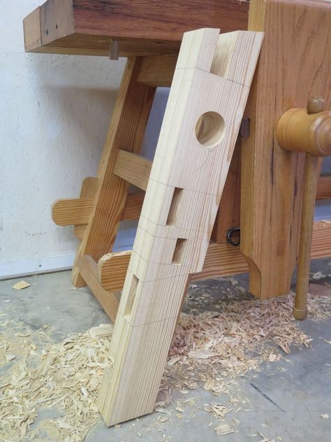 Angled Leg Vise - Moravian Workbench Diy Workbench Plans, Craftsman Workbench, Leg Vise, Woodworking Plans Workbench, Kids Woodworking Projects, Woodworking Table Plans, Woodworking Bench Vise, Workbench Designs, Workbench Plans Diy