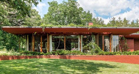 The utopian Usonian - passivehouseplus.ie Usonian Architecture, Frank Loyd Wright Houses, Usonian Style, Frank Lloyd Wright Style, Frank Lloyd Wright Usonian, Usonian House, Robie House, Frank Lloyd Wright Architecture, Frank Lloyd Wright Design