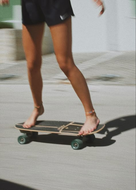 Surf And Skate Aesthetic, Beach Skater Aesthetic, Surfer Girl Aesthetic Wallpaper, Surf Skate Aesthetic, Surfer Vibes Aesthetic, Surfing Girl Aesthetic, Surfskate Aesthetic, Beach Surf Aesthetic, Beach Bum Aesthetic