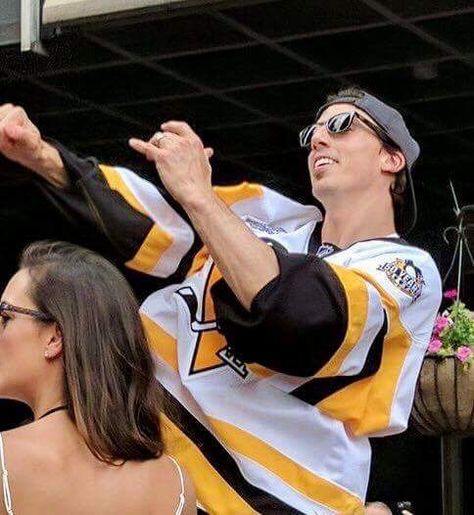 Always having fun Marc Andre Fleury Funny, Marc Andre Fleury, Pittsburgh Pride, Hockey Memes, Nhl Playoffs, Marc Andre, Hockey Stuff, Ice Hockey Players, Penguins Hockey