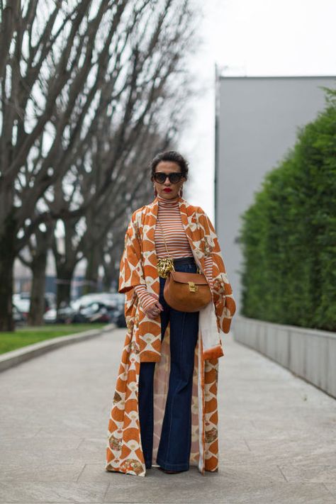 Image Via: Harper's Bazaar Kimono Inspired Outfit, Winter Kimono, Moda Denim, Milan Fashion Week Street Style, Street Style 2016, Kimono Outfit, Mode Kimono, Milan Street Style, Kimono Coat