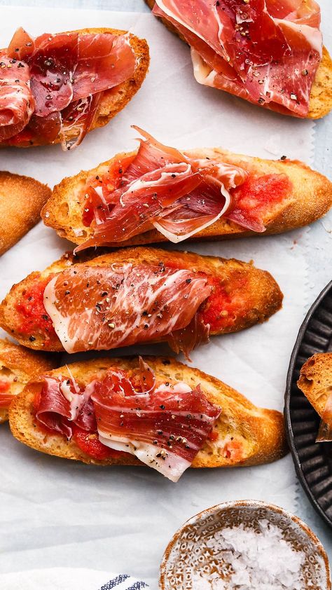 Pan Con Tomate with Jamón Serrano | Lindsey Eats Easy Tapas Recipes, Spanish Side Dishes, Pan Con Tomate Recipe, Sides For Thanksgiving, Easy Tapas, The Best Appetizers, Tapas Dinner, Spanish Tapas Recipes, Spanish Appetizers