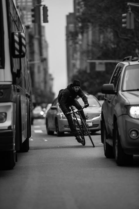 Commuter City Bike Style, Bicycle Photography, Schwinn Bike, Urban Bicycle, Cycling Photography, Velo Vintage, Urban Cycling, Bike Photography, Riding A Bike